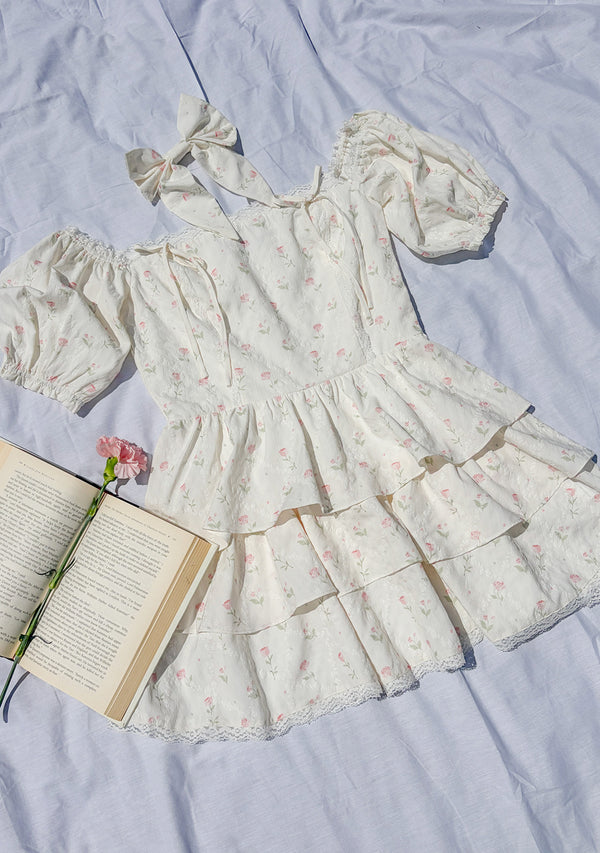 Floral mini dress with lace and ruffles - puff sleeves